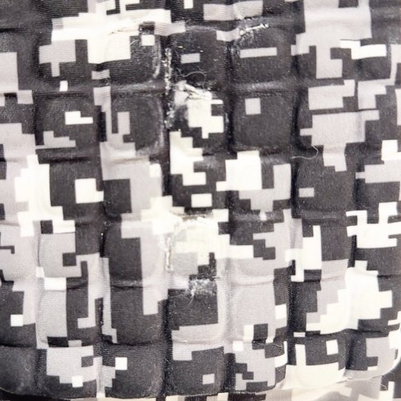 Kids Sports basketball Knee Pads -  Size: 8-9 boys - 3 pairs - Picture 3 of 9